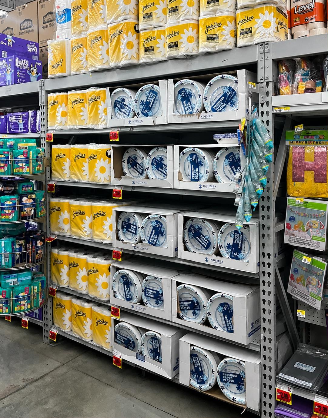 INDIMEX paper plates merchandised on store shelving